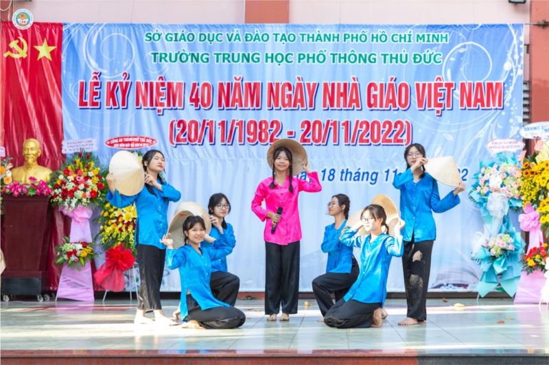 Văn nghệ tại Trường THPT Thủ Đức