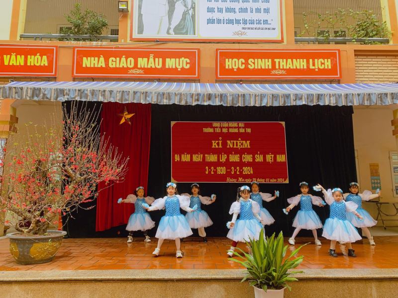 Trường Tiểu học Hoàng Văn Thụ