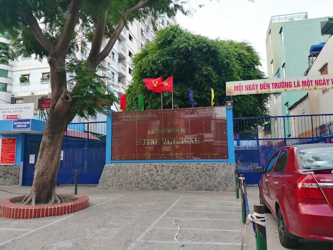 Trường Tiểu Học Huỳnh Văn Chính