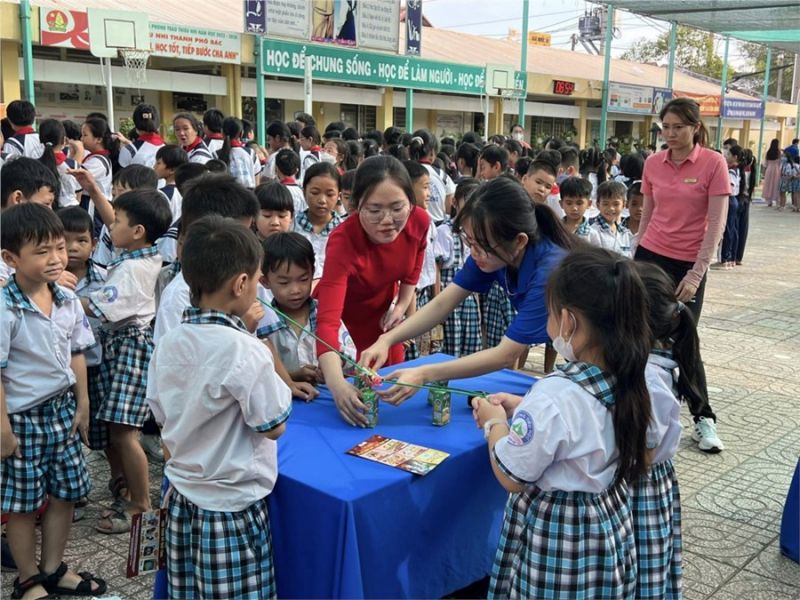 Trường Tiểu học Lê Văn Lương