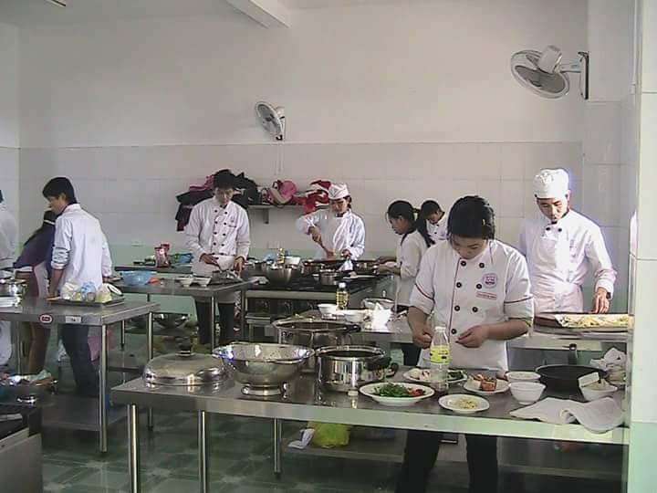 Trường Trung cấp Kinh tế Kỹ thuật Hồng Lam