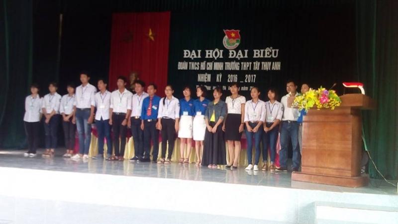 Đại hội đoàn tại trường Trung học phổ thông Tây Thụy Anh