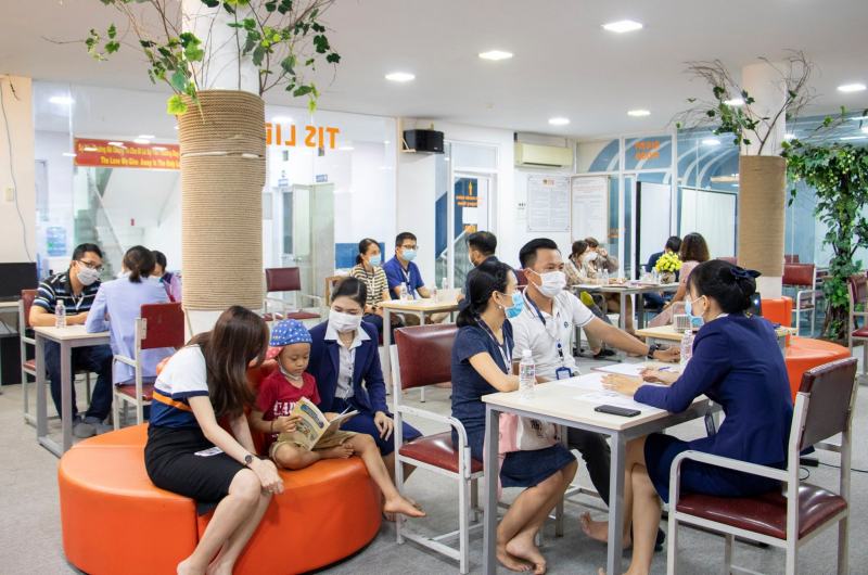 Trường Trung Học Quốc Tế (TIS) theo đuổi tầm nhìn ﻿trở thành giải pháp hiệu quả cho mối quan hệ của phụ huynh và học sinh; là môi trường phát triển vững chắc cho học sinh cả về học vấn, năng khiếu và tính cách, phẩm chất.