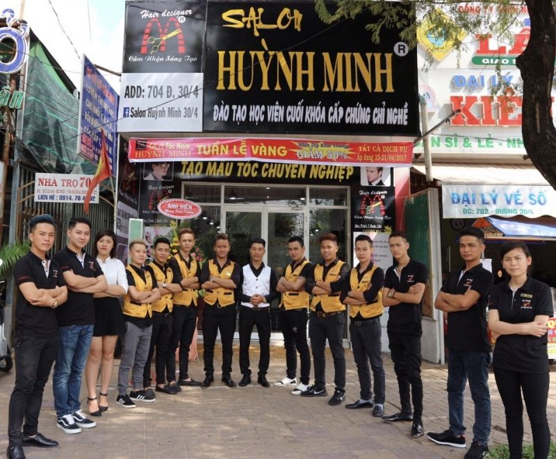 Salon tóc Huỳnh Minh chăm sóc tóc chuyên nghiệp dành cho nam giới