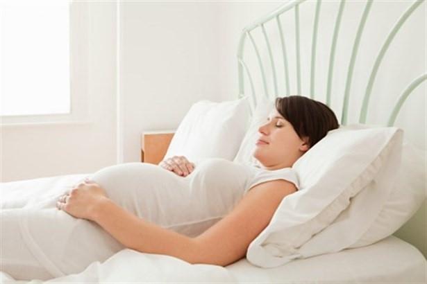 Tư thế ngủ tốt nhất cho phụ nữ mang thai