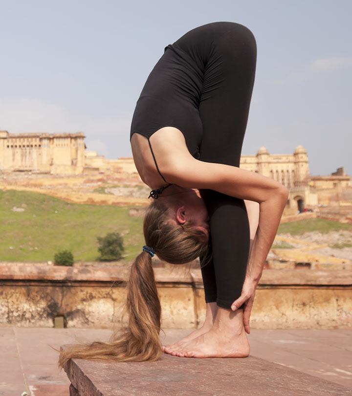 Tư thế Padahastasana (Cúi gập người khi đứng)