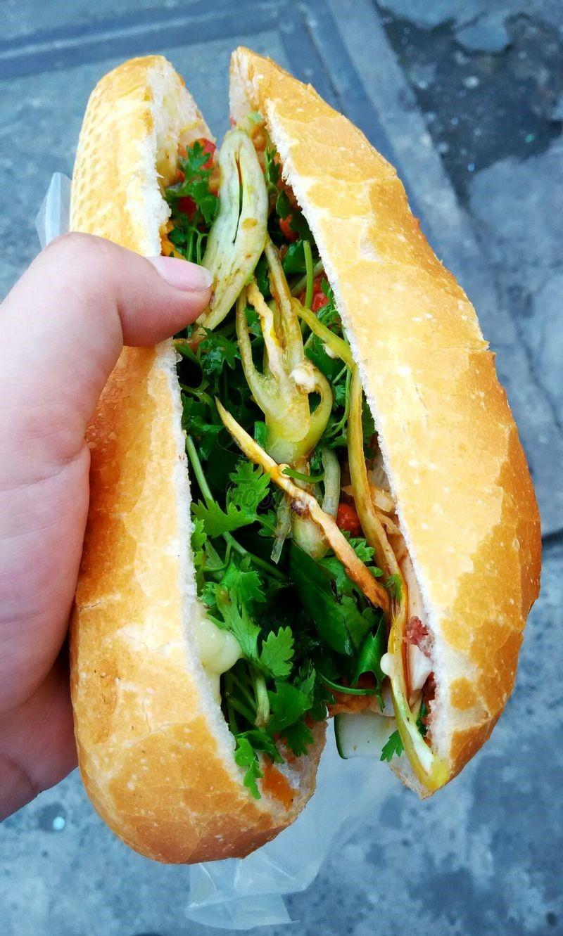 Bánh mì chả bò Tuấn Lộc