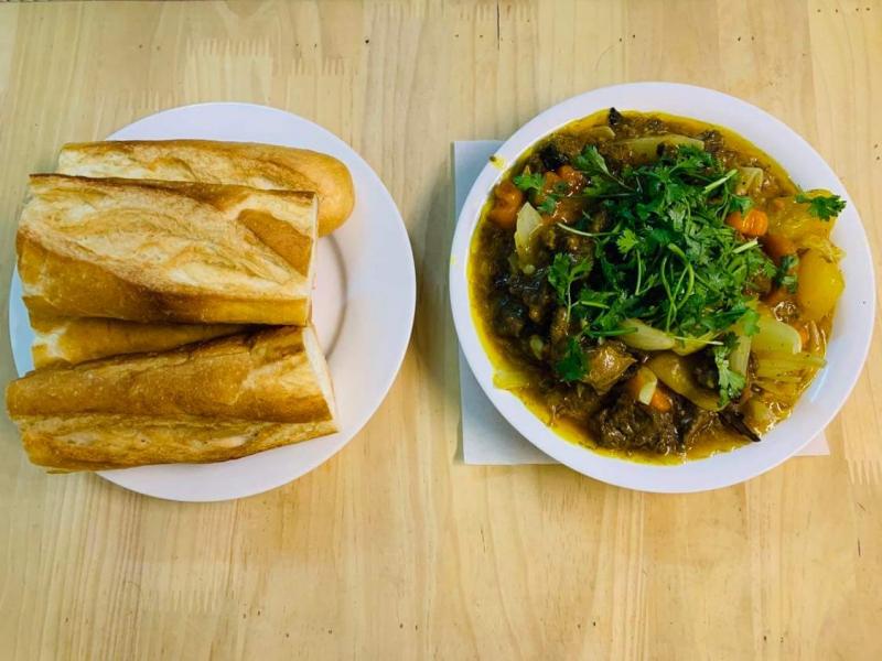 Tuấn Trần Bánh Mì Sốt Vang