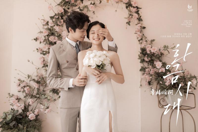 Tại studio chụp ảnh cưới Hàn Quốc, chúng tôi cung cấp các dịch vụ chụp hình chuyên nghiệp và đầy nghệ thuật để giúp bạn tạo nên những bức ảnh cưới Hàn Quốc đẹp nhất có thể. Hãy để chúng tôi giúp bạn thực hiện ước mơ của mình!
