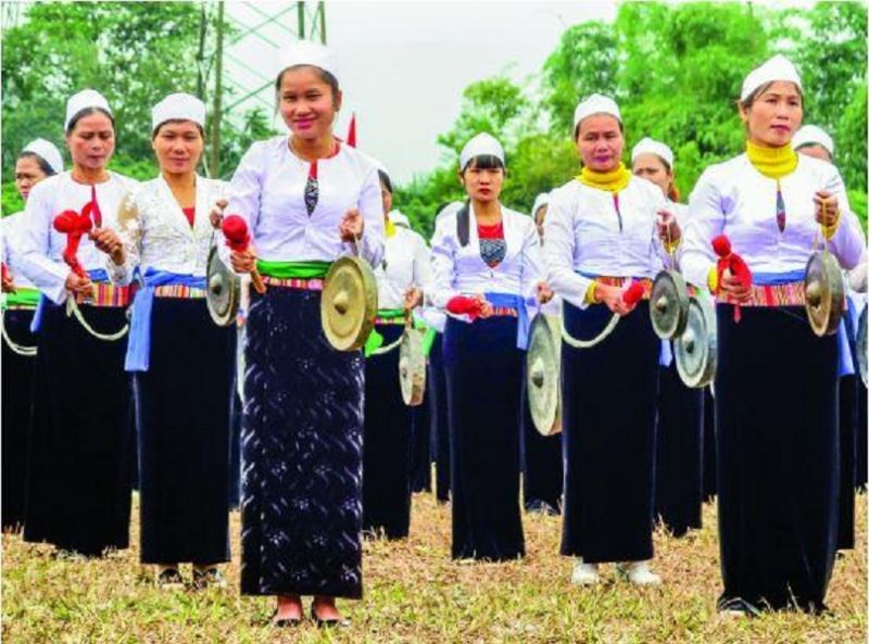 Sinh hoạt văn hóa của người Mường trong dịp tết.