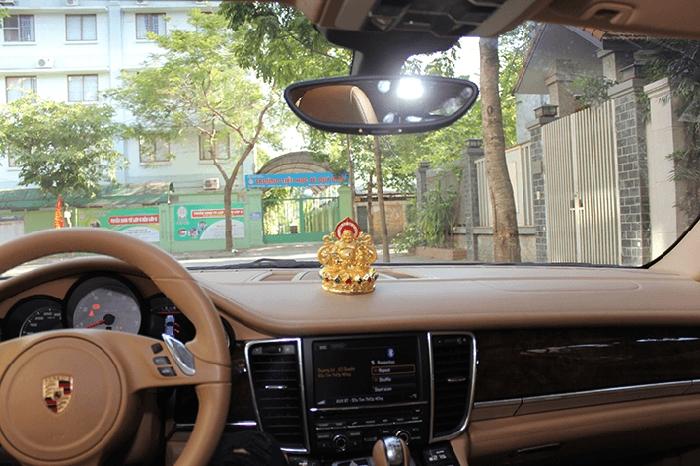 Tượng Đức Phật Di Lặc hợp phong thủy với xe hơi