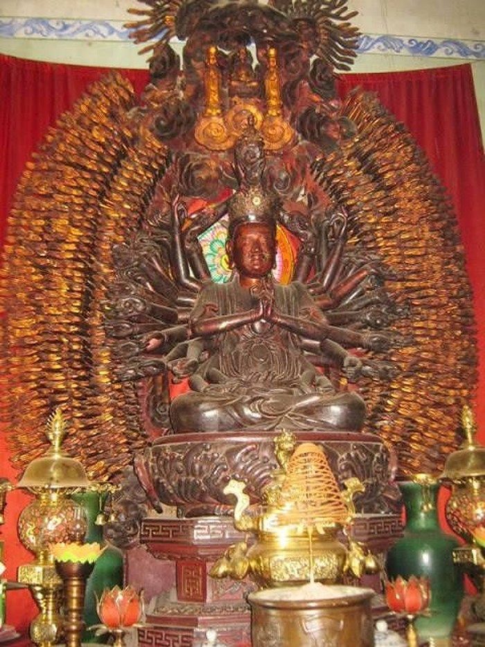 Tượng Phật Quan Âm Thiên Thủ Thiên Nhãn, thuộc Chùa Mễ Sở (Diên Phúc tự), Hưng Yên