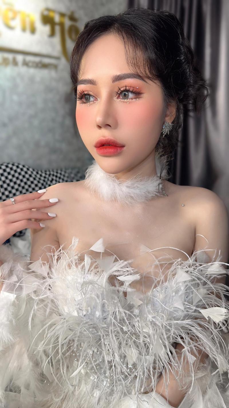 Tuyền Hồ makeup