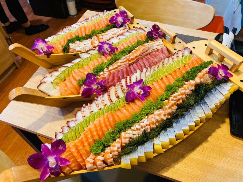 Món Sushi bắt mắt tại nhà hàng Uchi Sushi