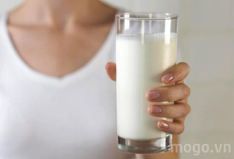 Uống 1 ly sữa nóng