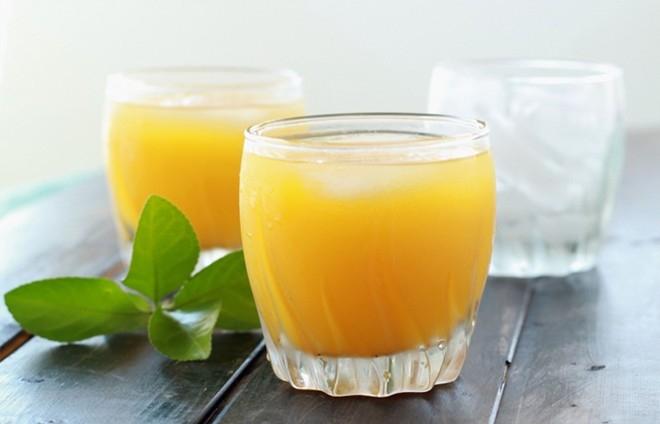Uống nước trái cây buổi sáng có tác dụng thanh lọc cơ thể