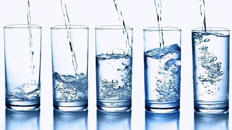 Uống sai lượng nước cần thiết là sai lầm khá phổ biến