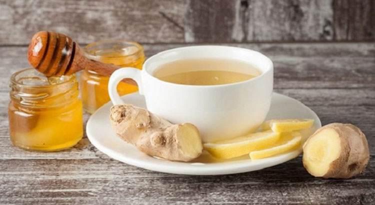 Bên cạnh tác dụng làm giảm đau thì uống trà gừng ấm còn giúp cải thiện một số triệu chứng đi kèm trong ngày đèn đỏ như buồn nôn, chán ăn, khó chịu.