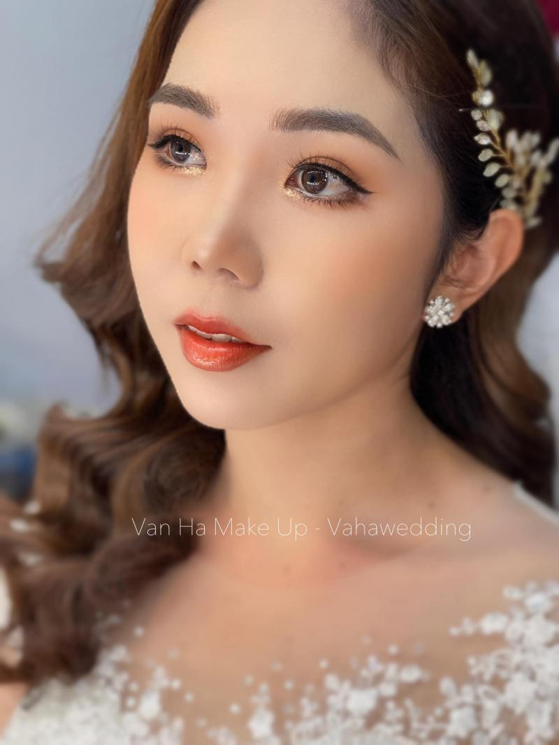 VÂN HÀ Make Up - Academy