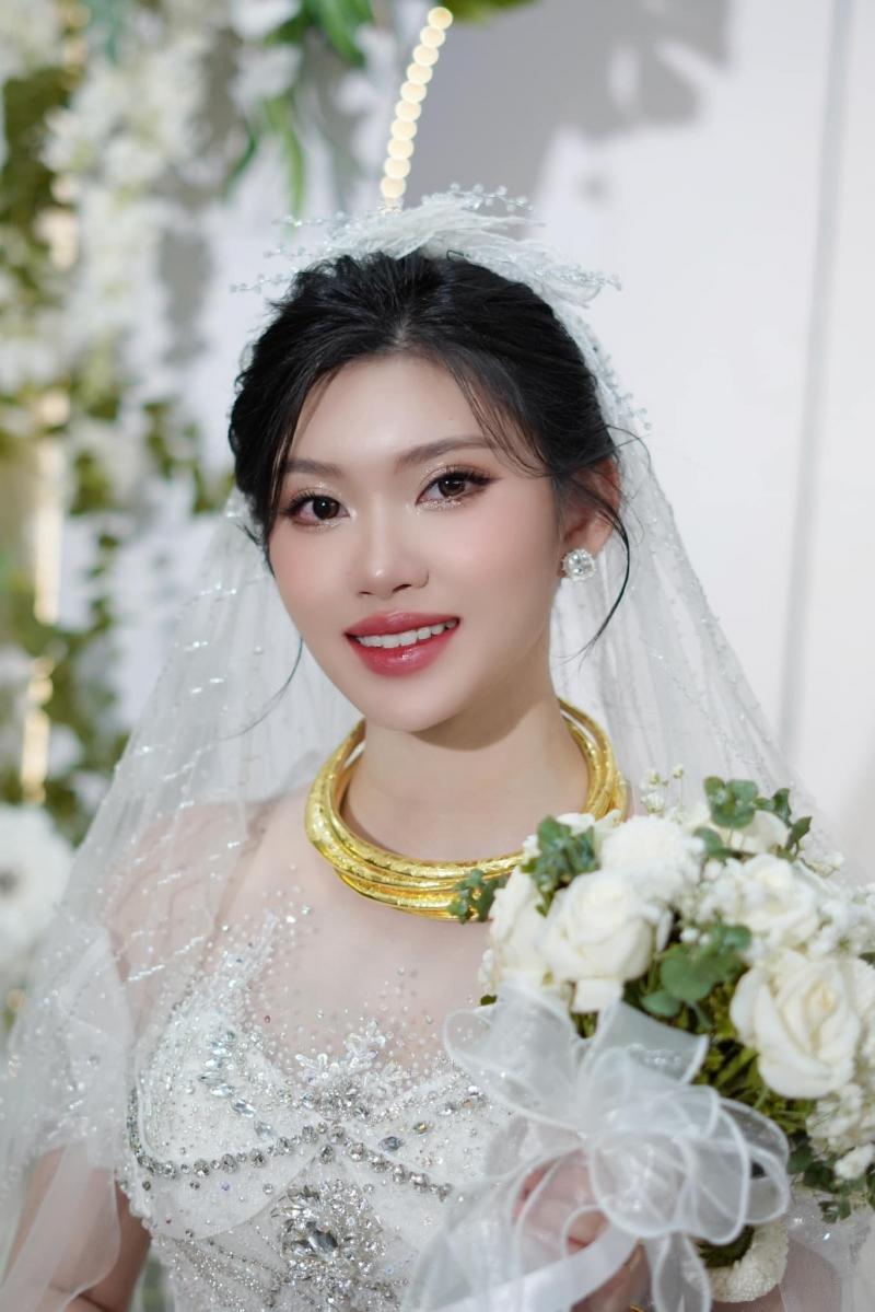 Vân Nguyễn Make Up & Bridal