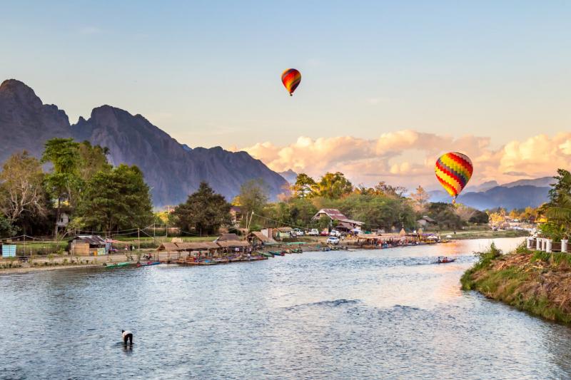 Vang Vieng mang màu sắc gần gũi, mộc mạc