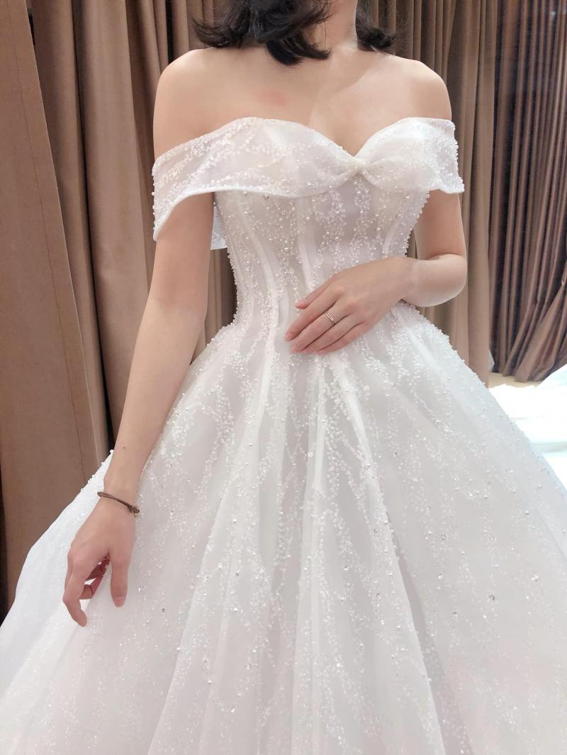 Đầm cưới thiết kế trễ vai cao cấp - maxi.vn