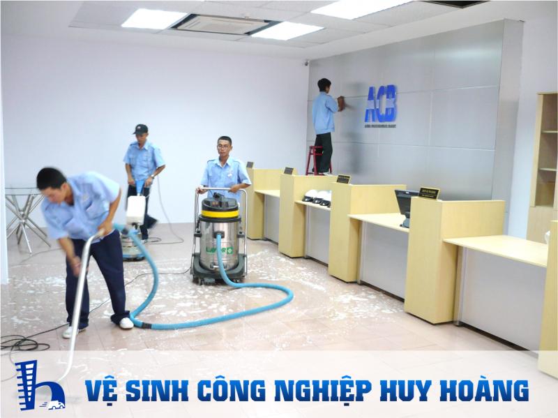 Vệ sinh công nghiệp Huy Hoàng