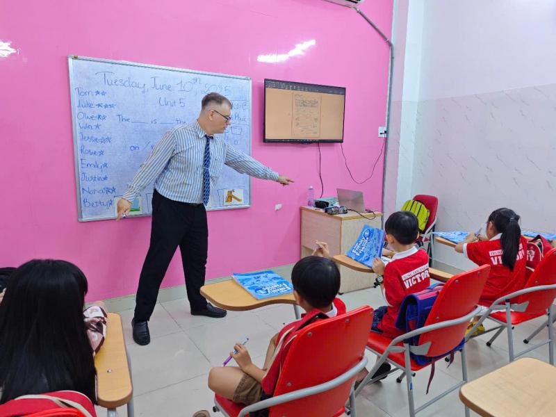 Victory English Center