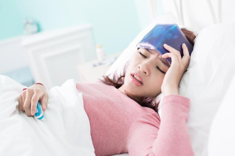 Sốt cao, đau đầu, đau bụng, buồn nôn là những triệu chứng viêm não Nhật Bản ở giai đoạn khởi phát