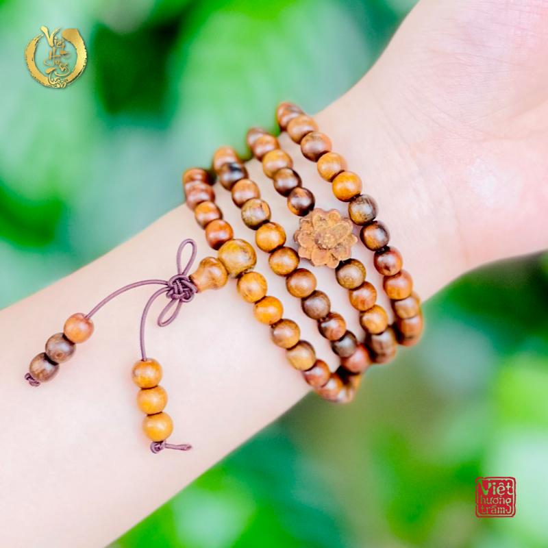 Việt Hương Trầm