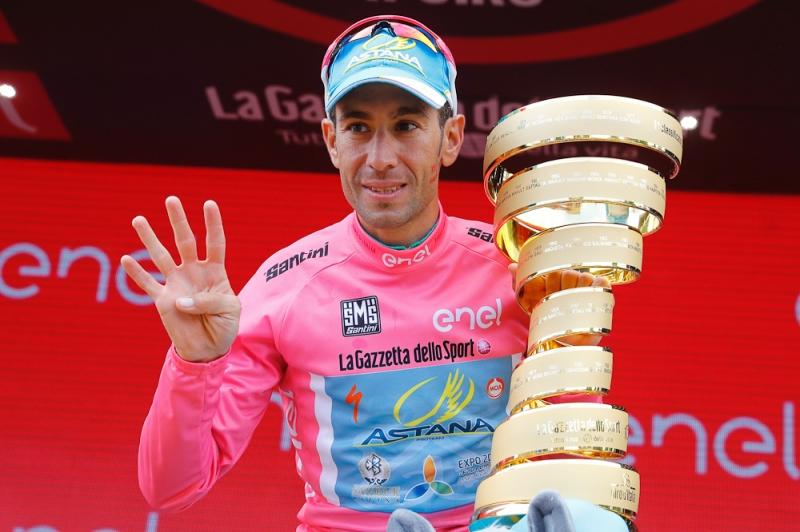 Vincenzo Nibali đang thi đấu cho đội đua Astana