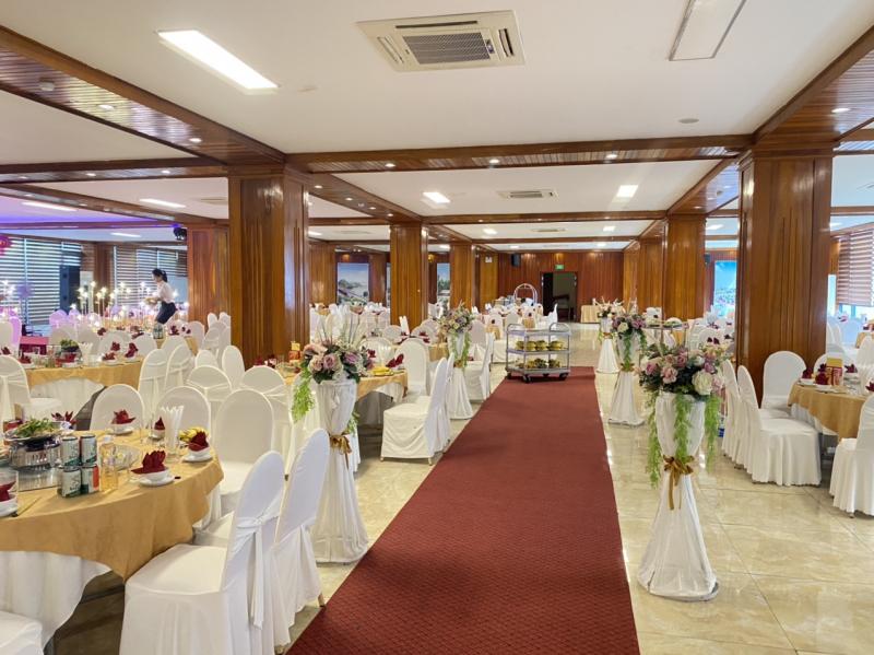 Hội trường tiệc cưới tại Vinh Plaza Hotel