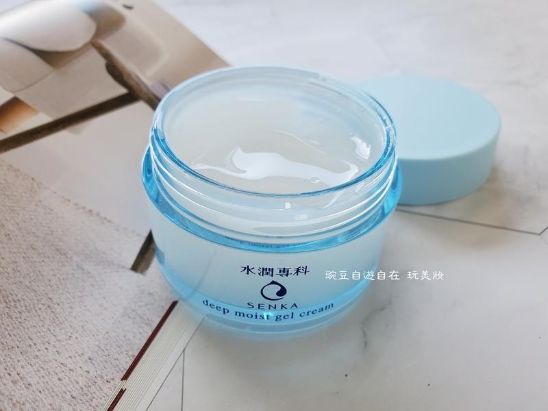 Chất gel Senka Deep Moist Cream