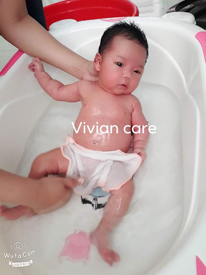 Tắm bé tại Vivian Care
