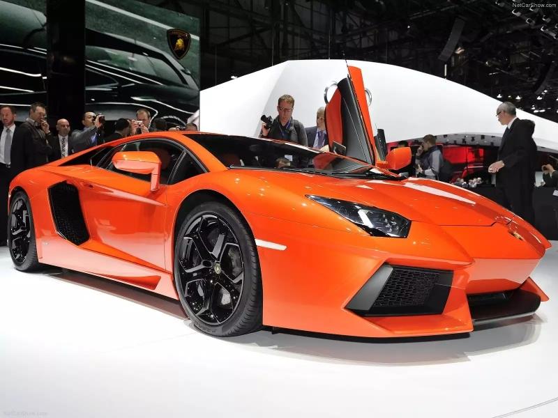 Lamborghini - siêu xe thể thao cao cấp.