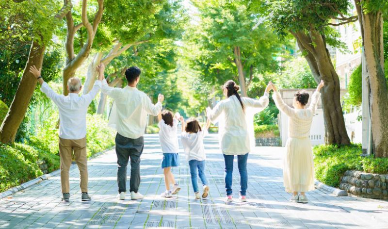 Du lịch giữa núi rừng thơ mộng hay biển xanh nắng vàng chính là cơ hội để các thành viên xích lại gần nhau