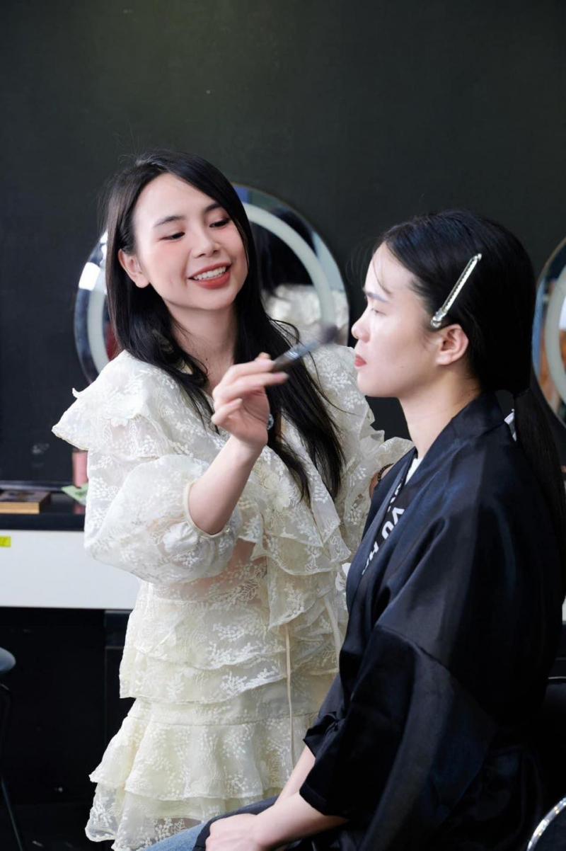 Vũ Hạnh Make Up Academy