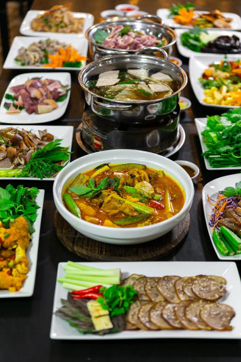 Món ăn ở Dê Vàng Bạc Hải được trình bày vô cùng