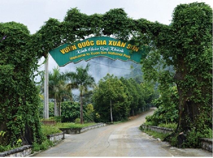 Cổng chào vườn quốc gia Xuân Sơn