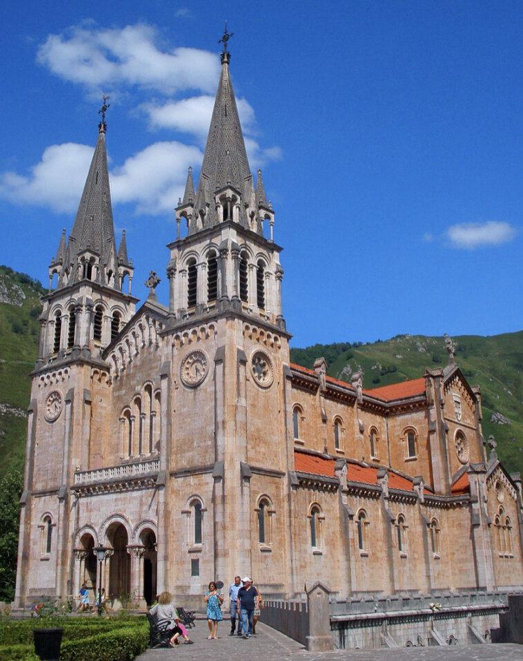 Vương cung Thánh đường Santa Maria La Real De Covadonga