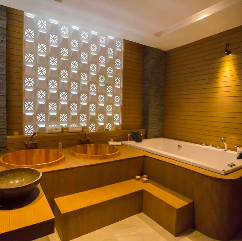 Dịch vụ massage tại nhà của Vuông Tròn Spa.