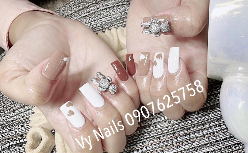 Vy Nails giúp học viên tiếp cận các phương pháp, phong cách vẽ nail mới hiện đại, tiếp cận với các xu thế thời đại