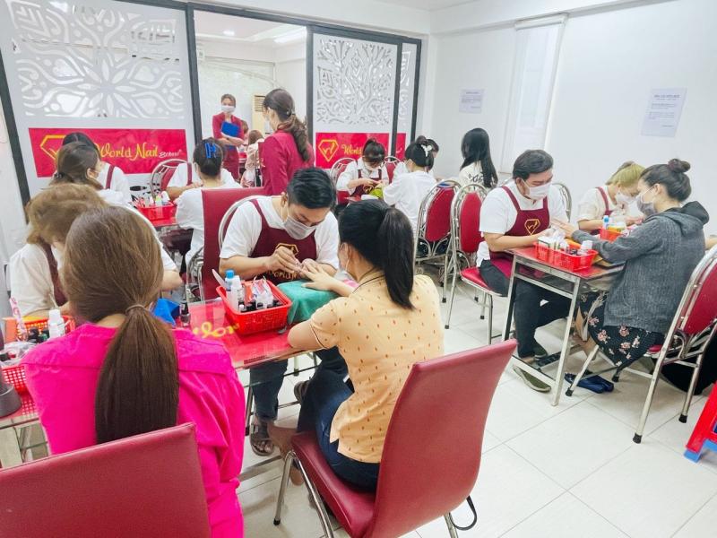 World Nail School