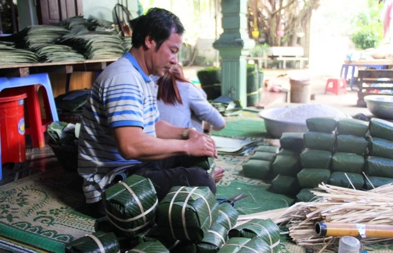 Làng Vĩnh Hòa gói bánh chưng ngày Tết