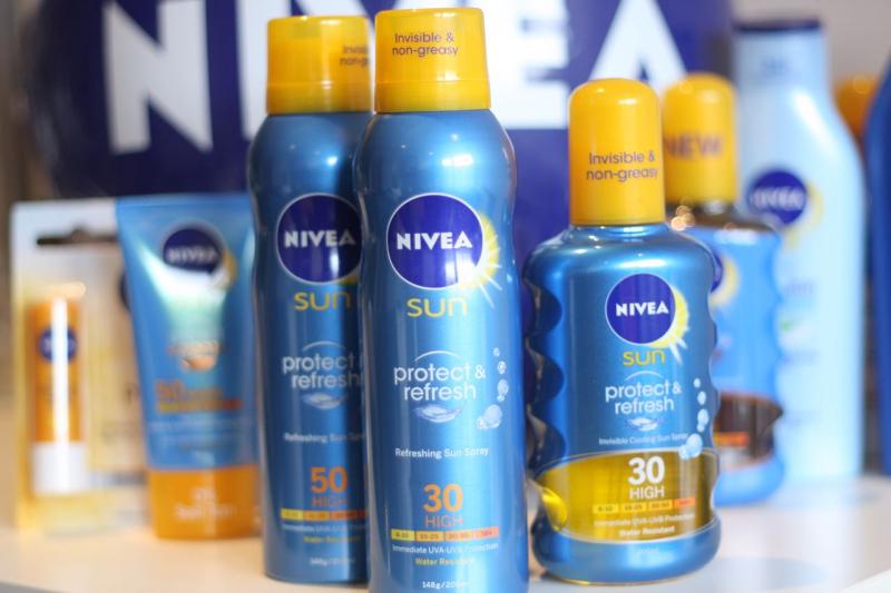 Xịt chống nắng Nivea Sun Protect & Refresh SPF50