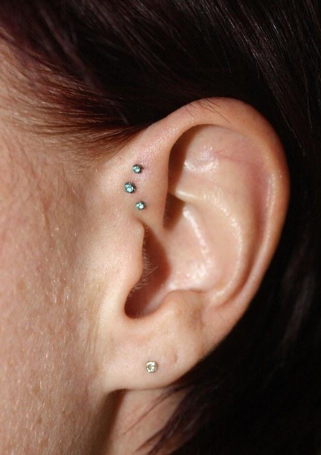 Xỏ sụn tai trước (Forward Helix)