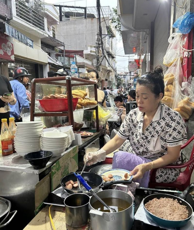 Xôi thịt cô Tám