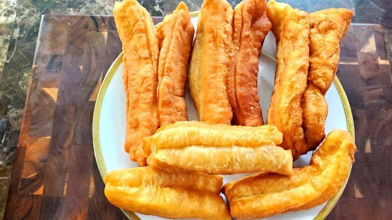 Yóutiáo hoặc bánh mì chiên