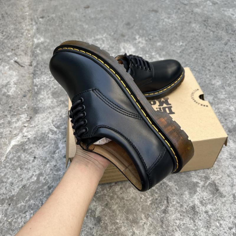 Giày Dr. Martens ở Zadep