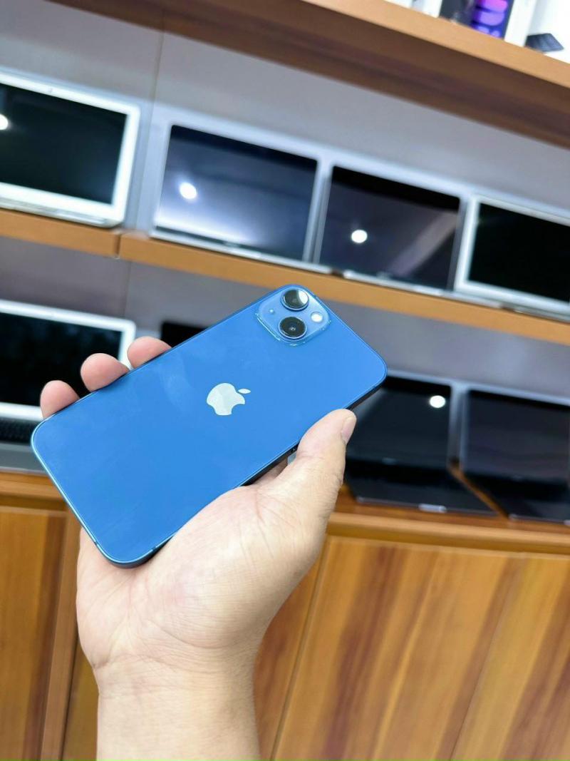 Ngoài iPhone, zShop còn kinh doanh các sản phẩm khác của Apple